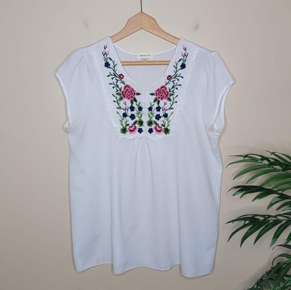 Hailey & Co Boho Cottagecore White Embroidered Floral Top Size Medium Spring